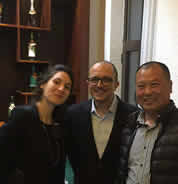 公司组织国际学术交流会